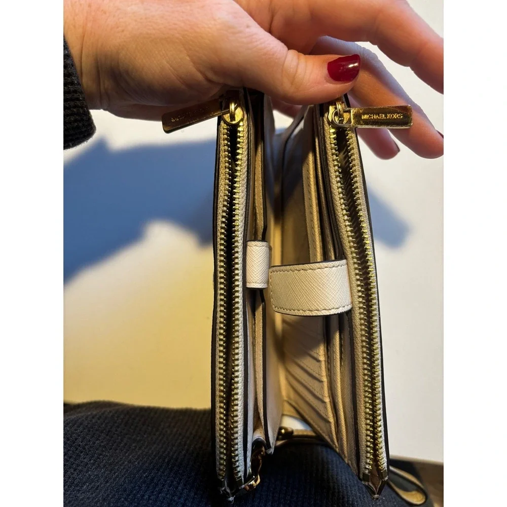 Michael Kors‎ Wristlet Clutch Wallet cream Saffiano Leather Zip Around Strap